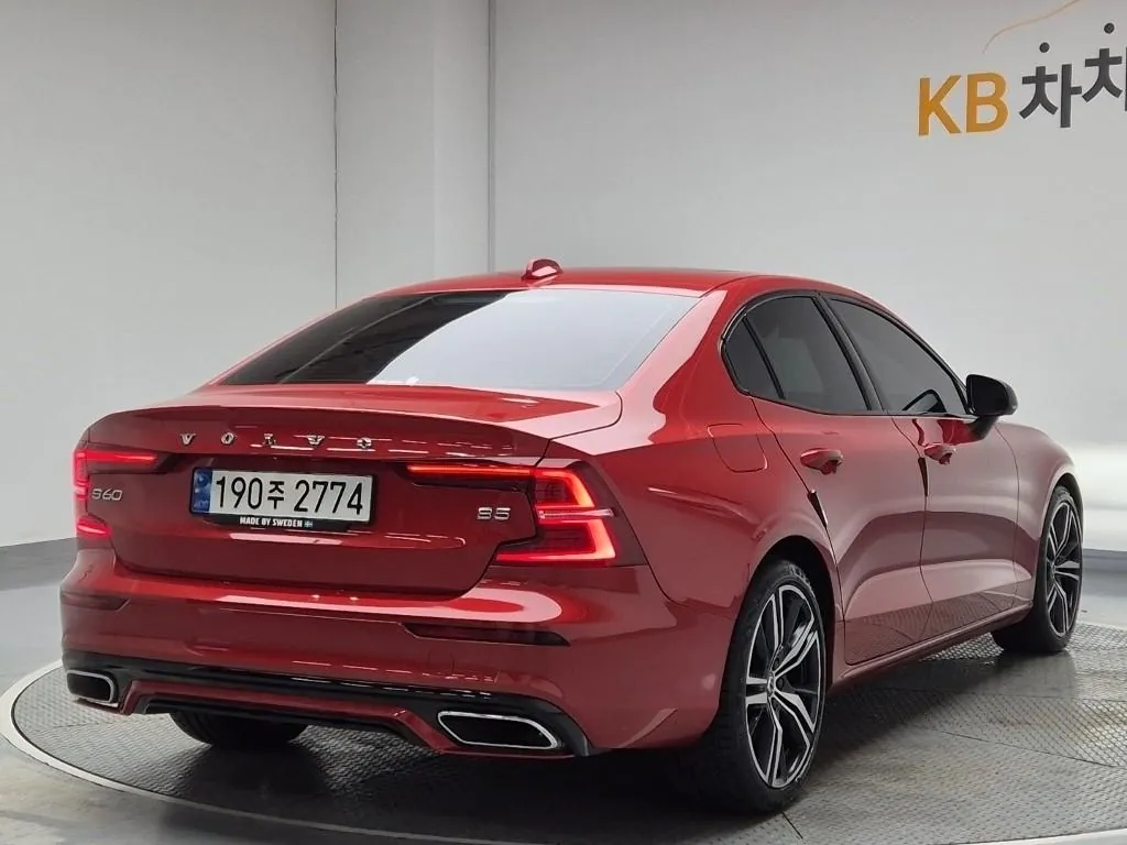 Volvo S60 2022 photo 3