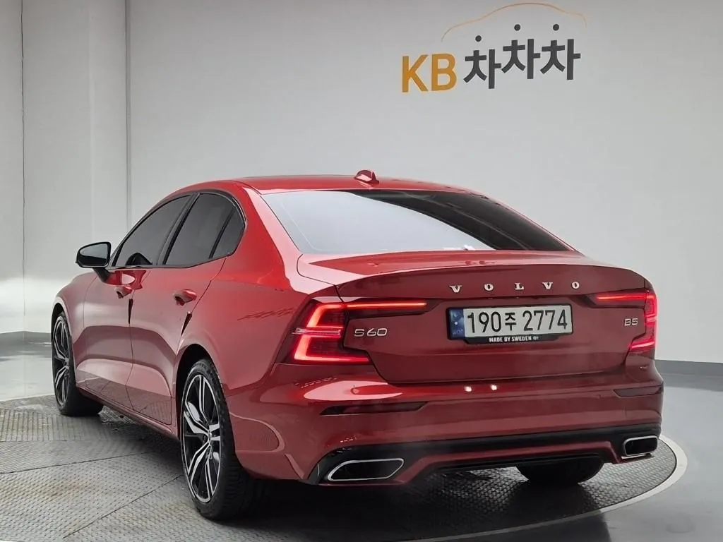 Volvo S60 2022 photo 2