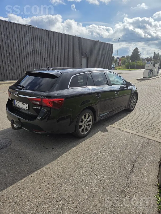 Toyota Avensis 2015 photo 3