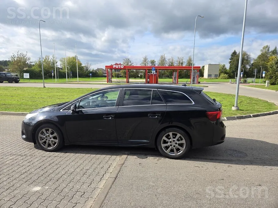 Toyota Avensis 2015 photo 2