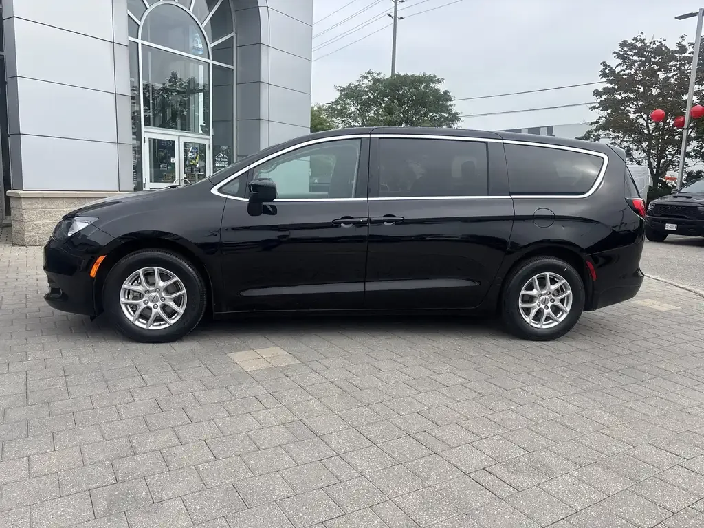 Chrysler Grand Caravan 2024 photo 4