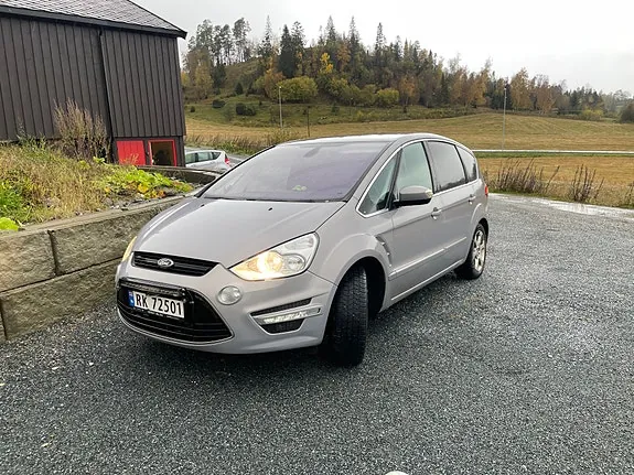 Ford S-Max 2012 photo 2