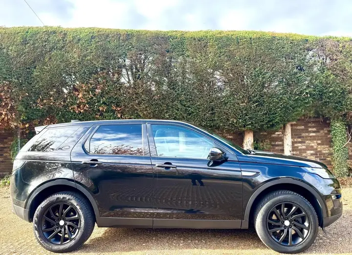 Land Rover Discovery Sport 2017 photo 2