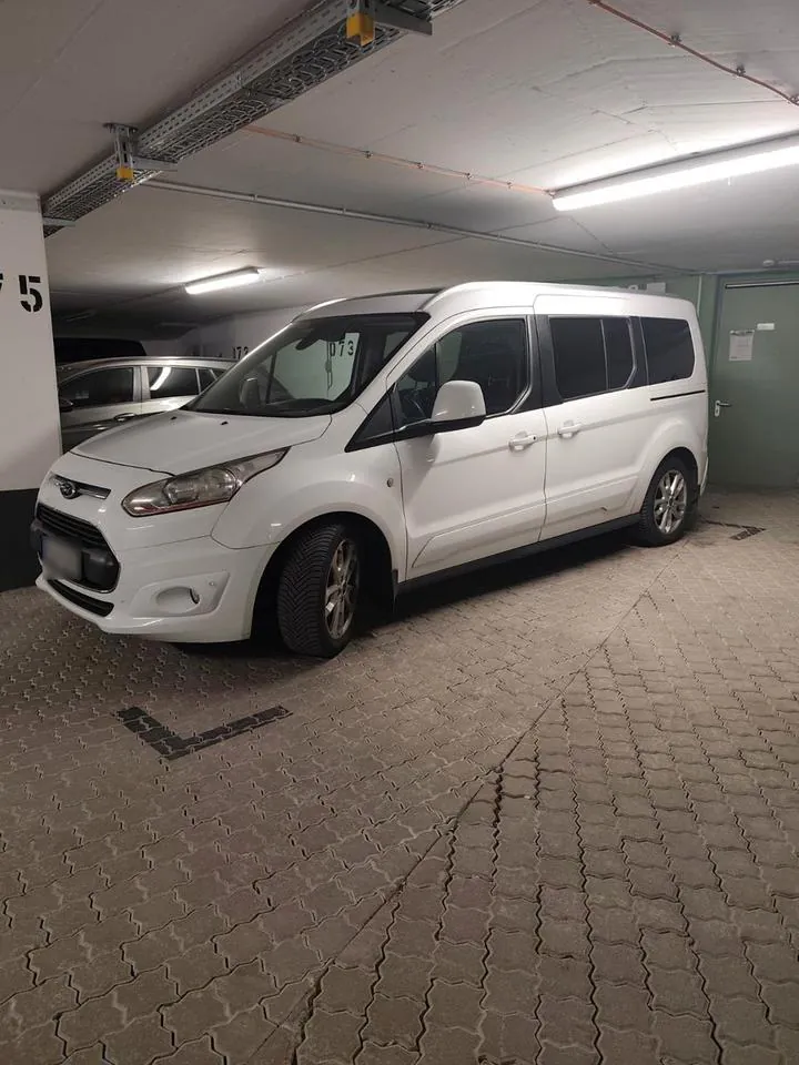 Ford Grand Tourneo