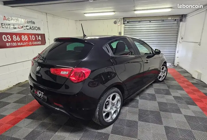 Alfa Romeo Giulietta 2016 photo 3