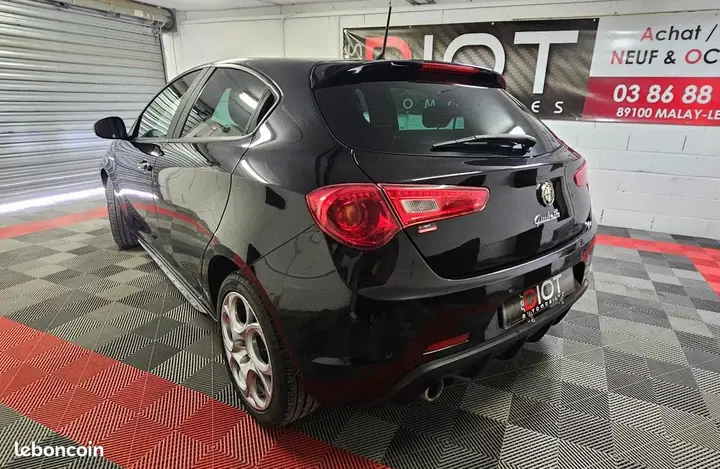 Alfa Romeo Giulietta 2016 photo 2