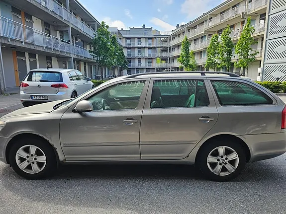 Skoda Octavia 2011 photo 3