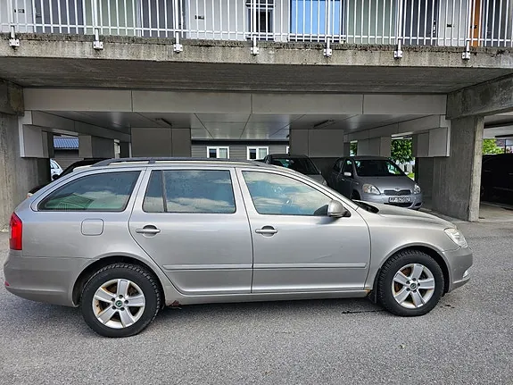 Skoda Octavia 2011 photo 4