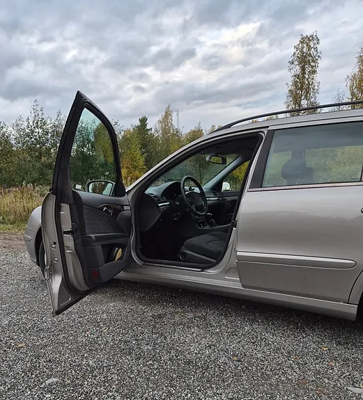 Mercedes-Benz E240 2004 photo 3