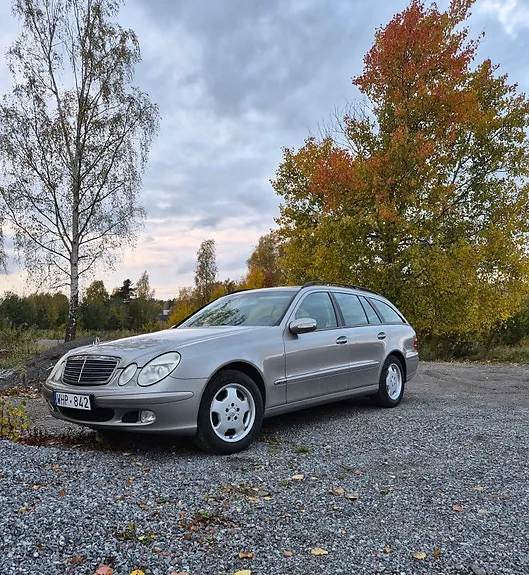 Mercedes-Benz E240 2004 photo 2