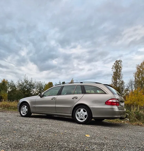 Mercedes-Benz E240
