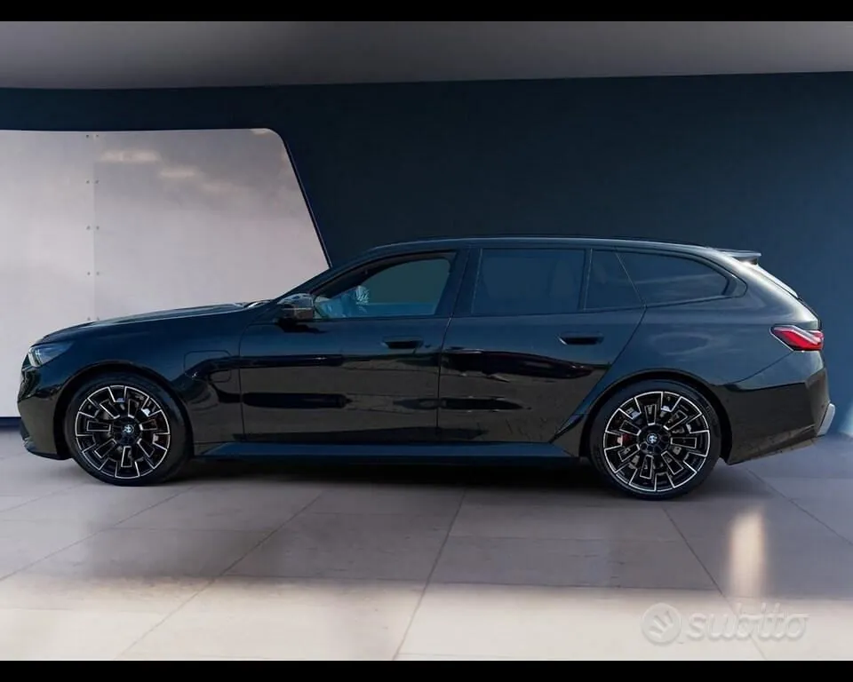 BMW M5 Touring 2025 photo 4