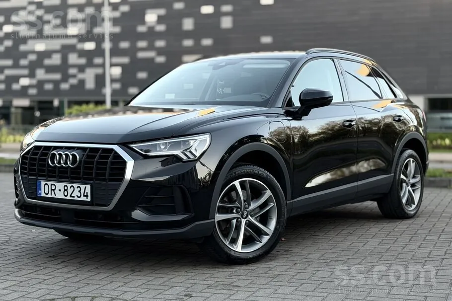 Audi Q3 2022 photo 2