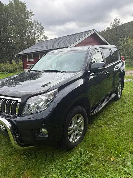 Toyota Land Cruiser 2013 photo 2
