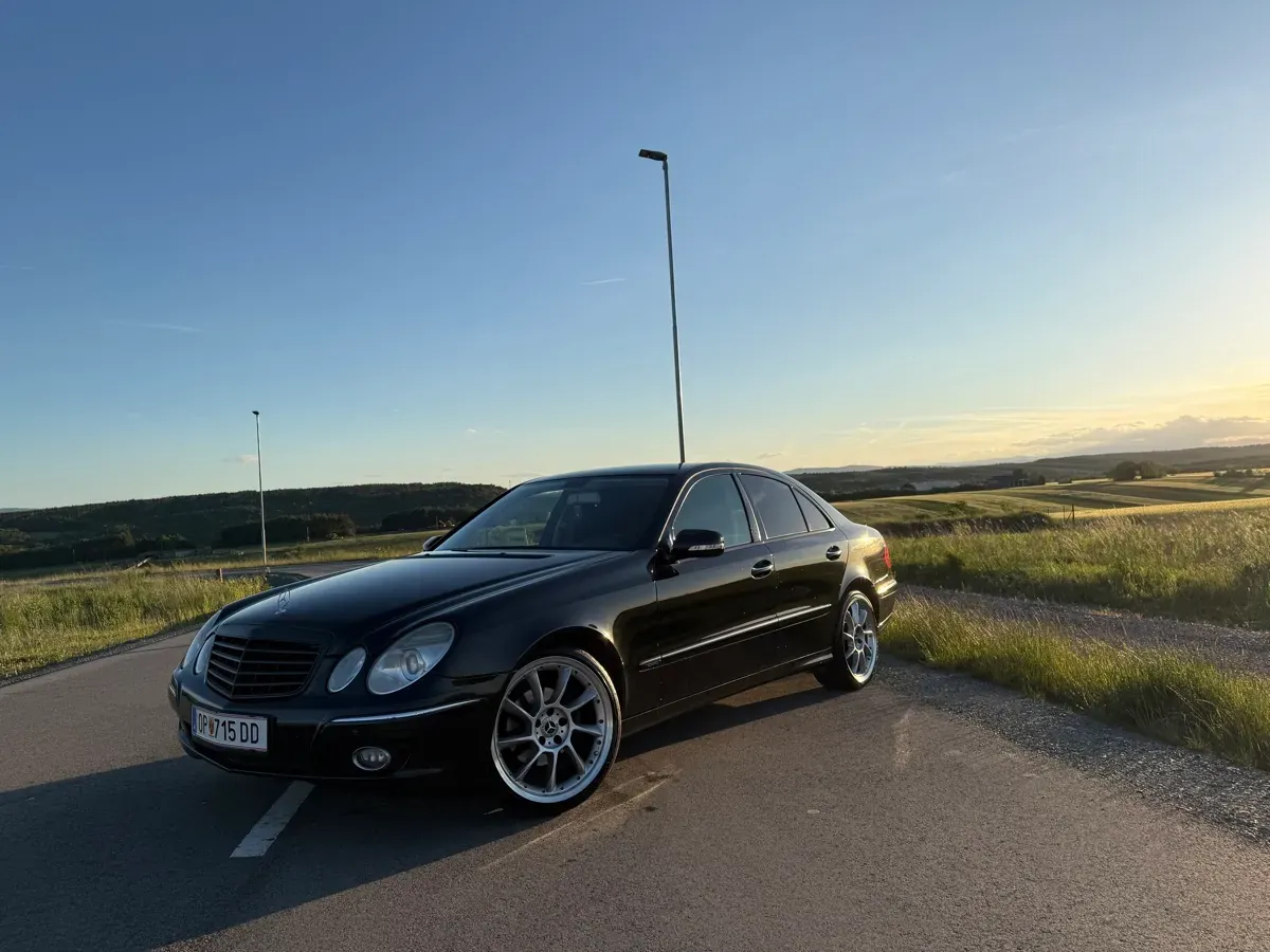 Mercedes-Benz E-Class 2009 photo 2