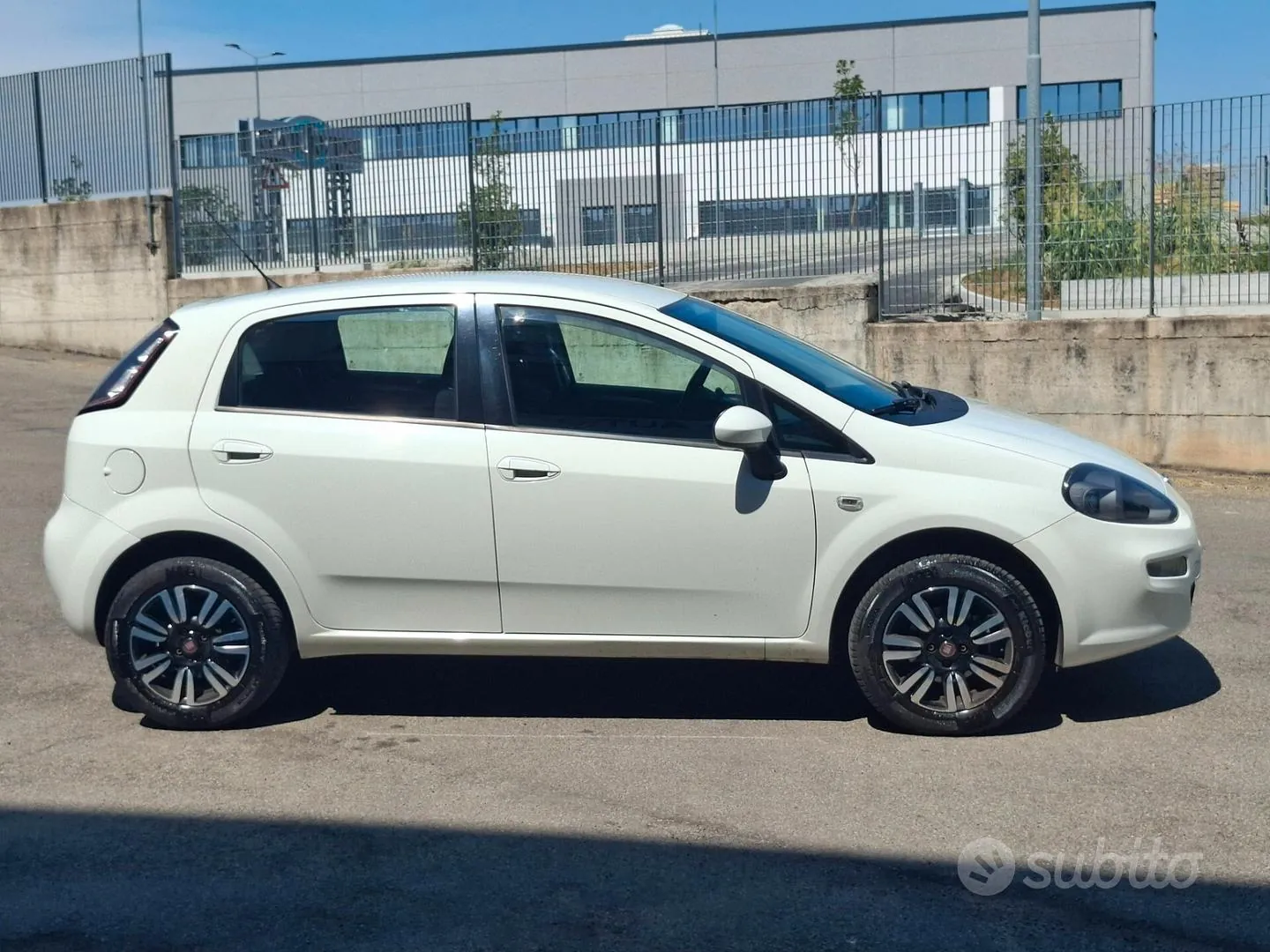 Fiat Punto 2014 photo 2