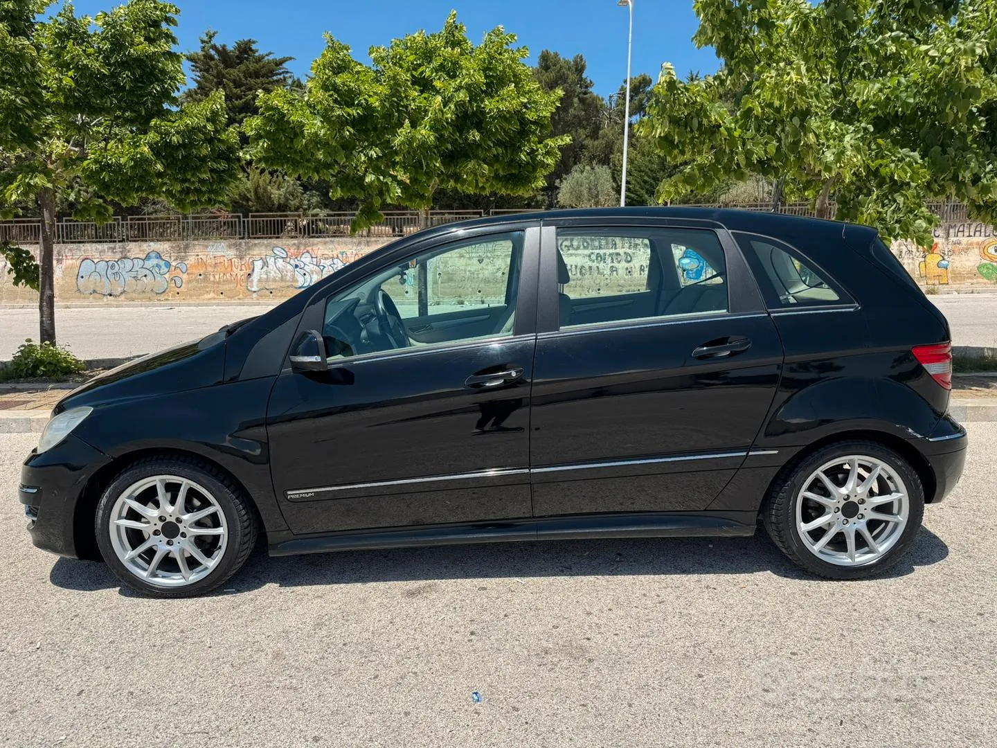 Mercedes-Benz B-Class 2010 photo 3