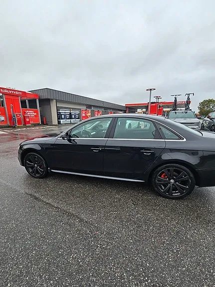 Audi A4 2010 photo 2
