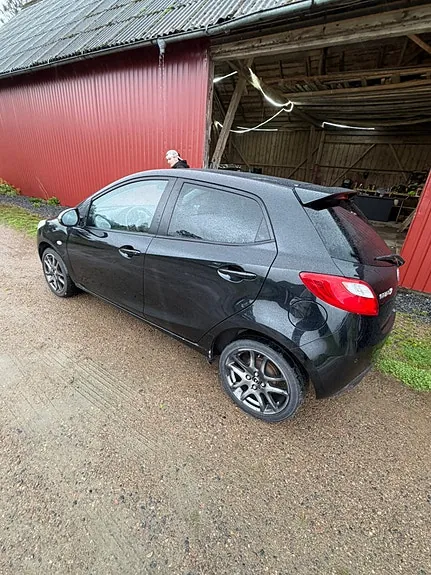 Mazda 2 2014 photo 2