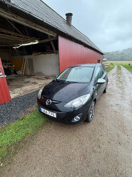 Mazda 2 2014 photo 3