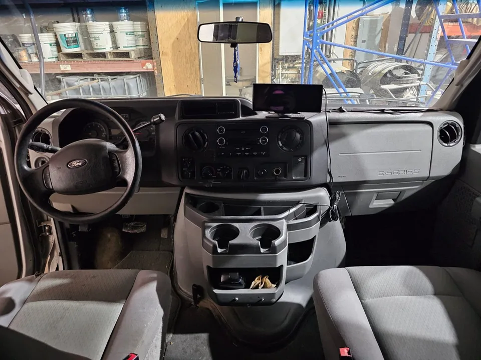 Ford E-350 2009 photo 3