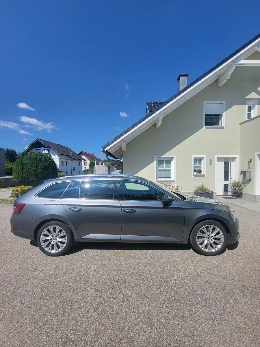 Skoda Superb 2023 photo 3