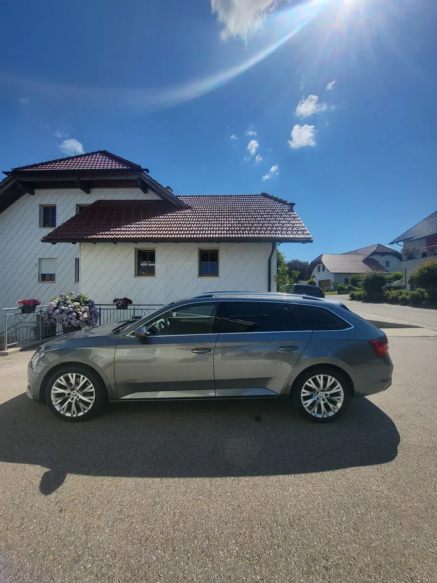Skoda Superb 2023 photo 2