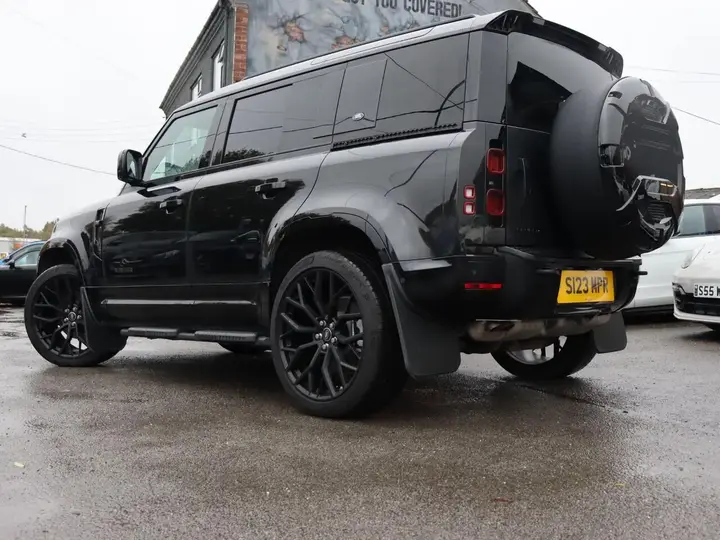 Land Rover Defender 110 2023 photo 2