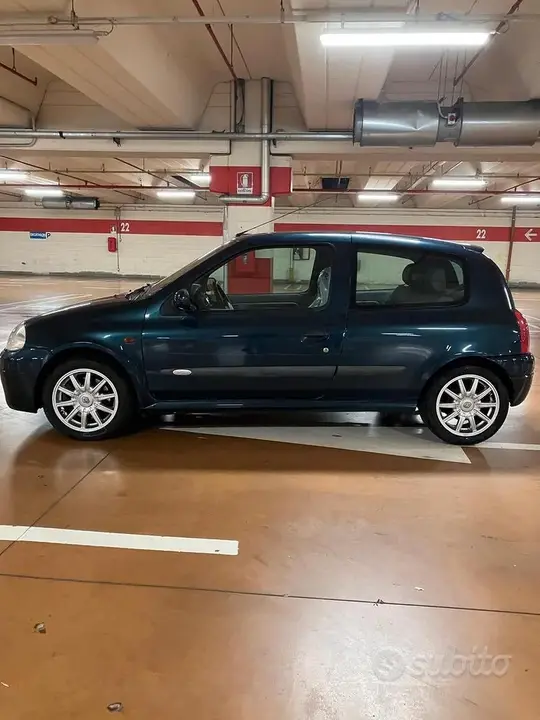 Renault Clio 2001 photo 2