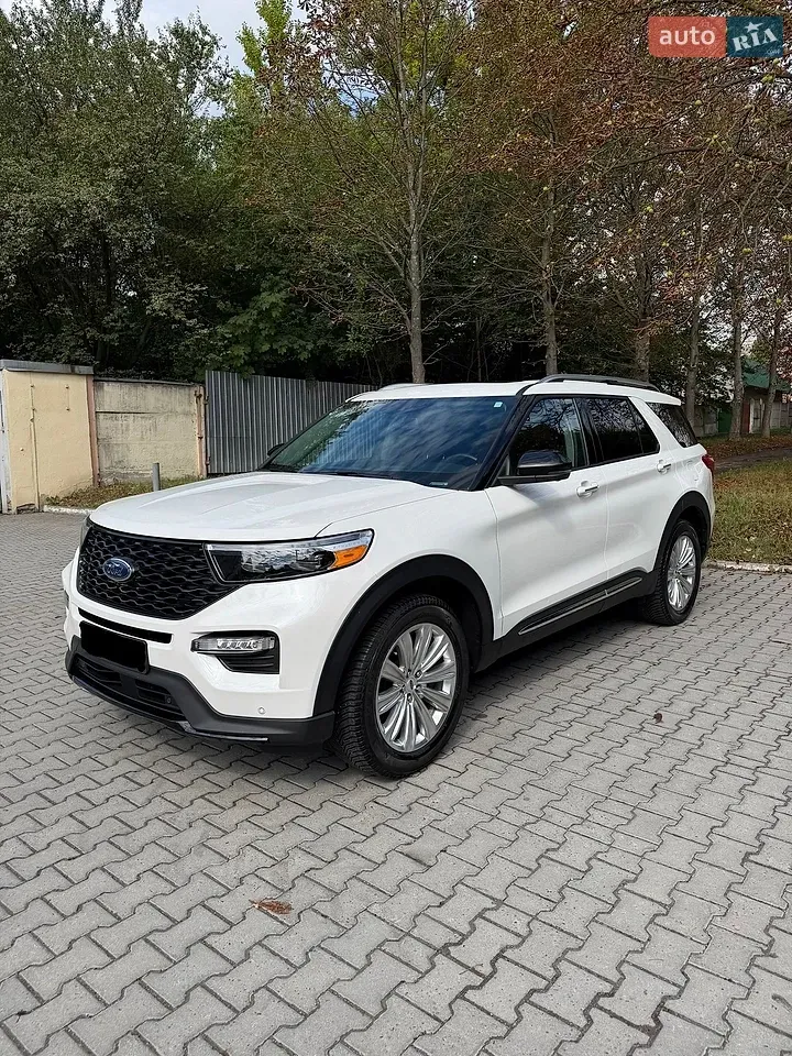 Ford Explorer 2022 photo 2