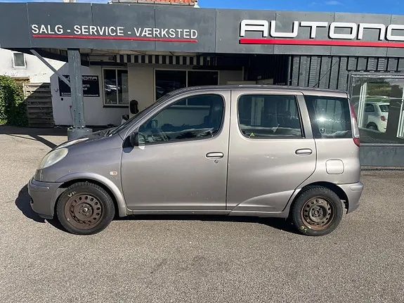 Toyota Yaris Verso 2004 photo 2