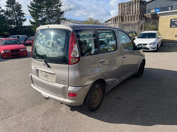 Toyota Yaris Verso 2004 photo 4