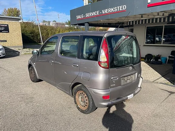 Toyota Yaris Verso 2004 photo 3
