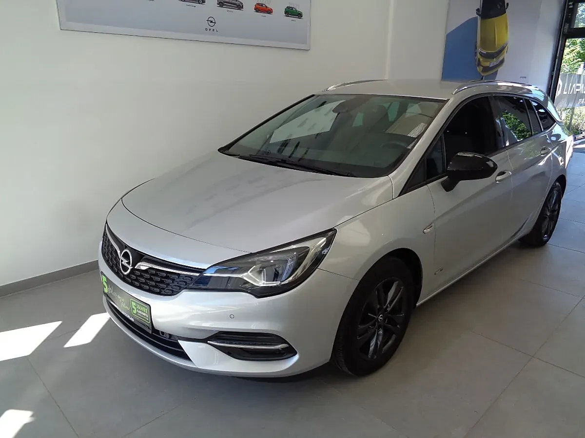 Opel Astra 2022 photo 2