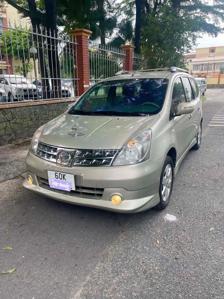 Nissan Livina 2011 photo 3
