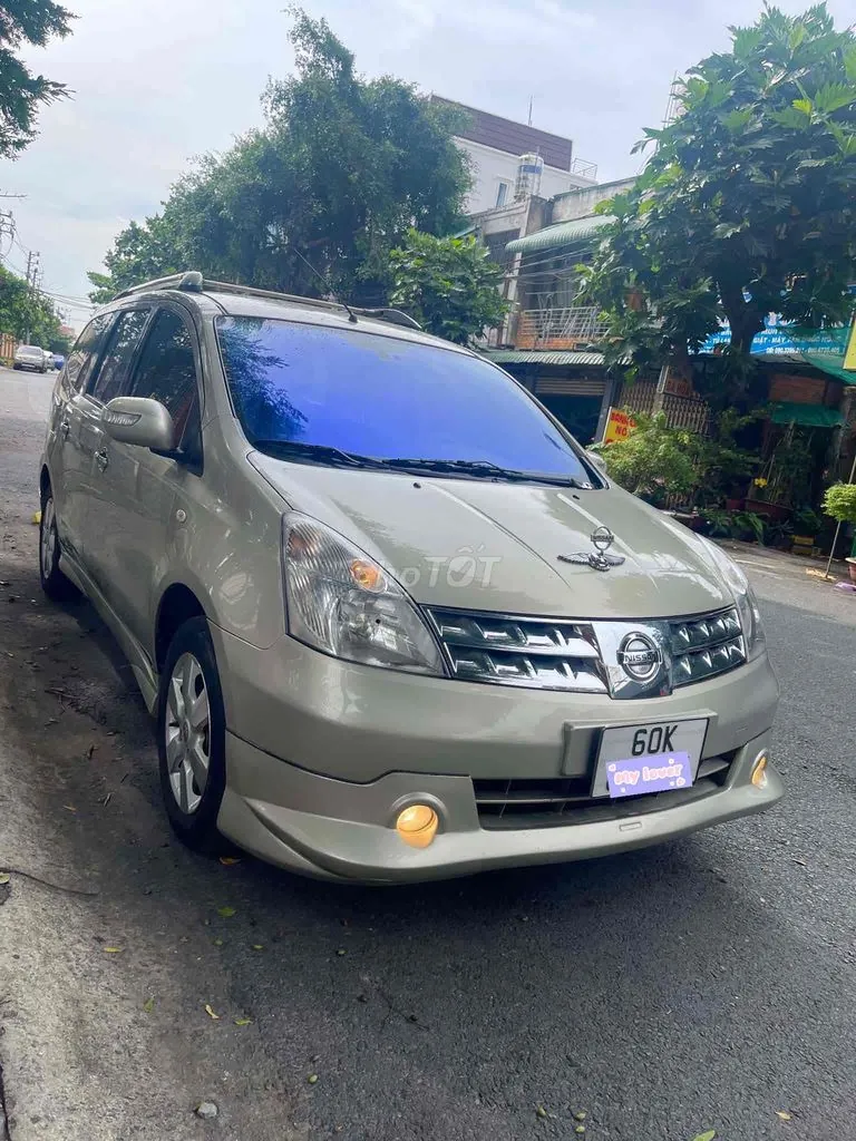 Nissan Livina 2011 photo 2