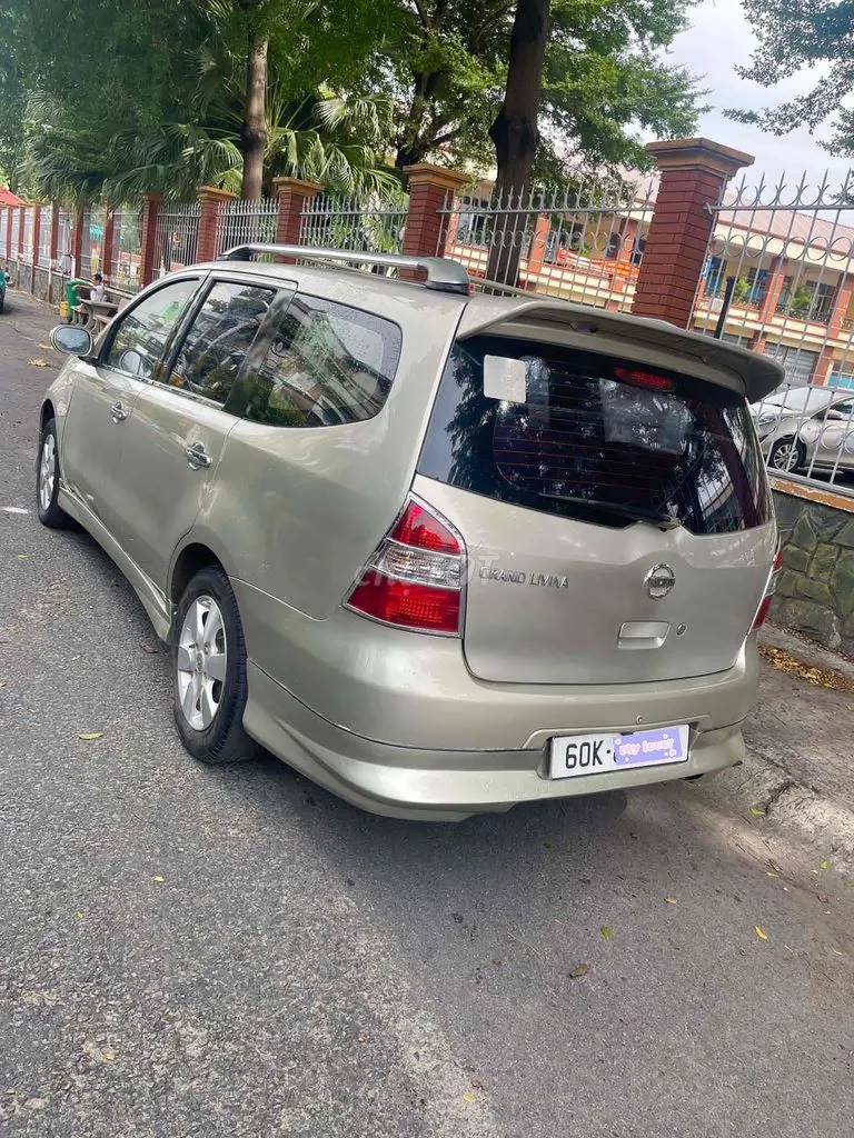 Nissan Livina 2011 photo 5
