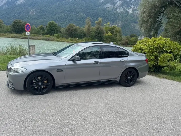 BMW 5 Series 2011 photo 2