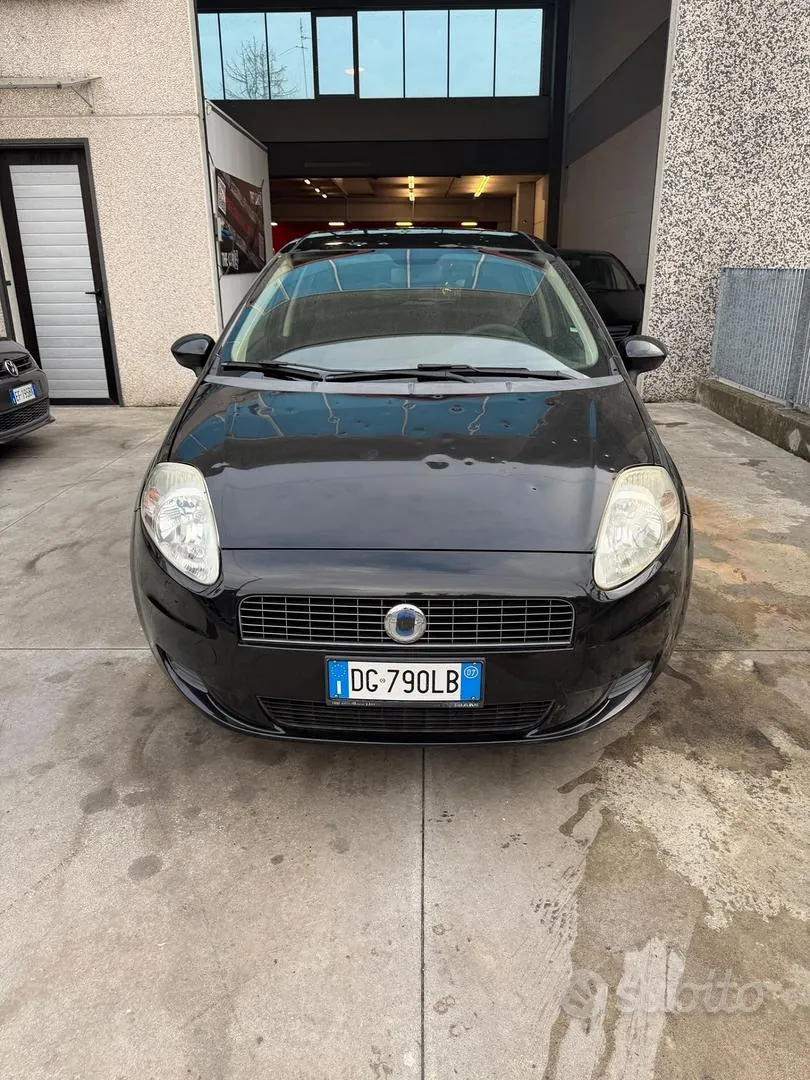 Fiat Grande Punto 2007 photo 2