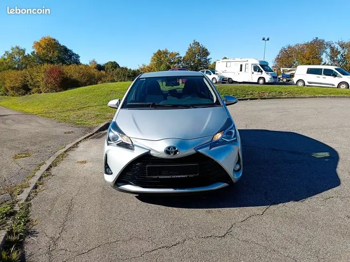 Toyota Yaris 2017 photo 2