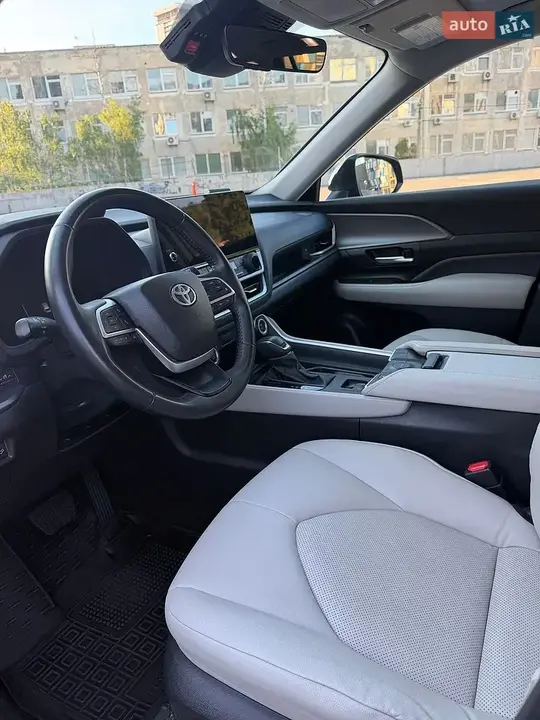 Toyota Highlander 2023 photo 3