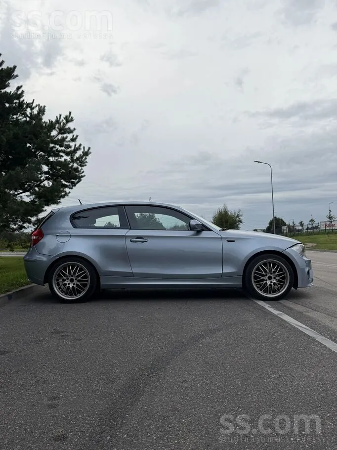 BMW 116I 2011 photo 2