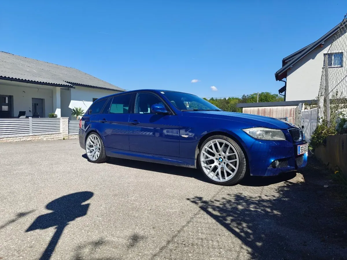 BMW 3 Series 2010 photo 2