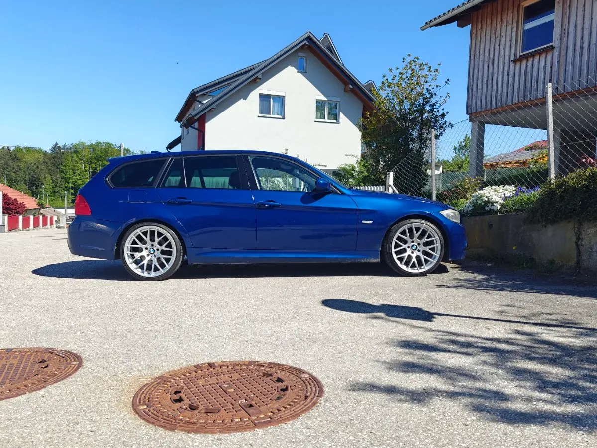 BMW 3 Series 2010 photo 3
