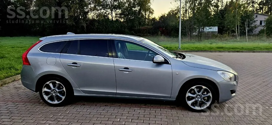 Volvo V60 2011 photo 3