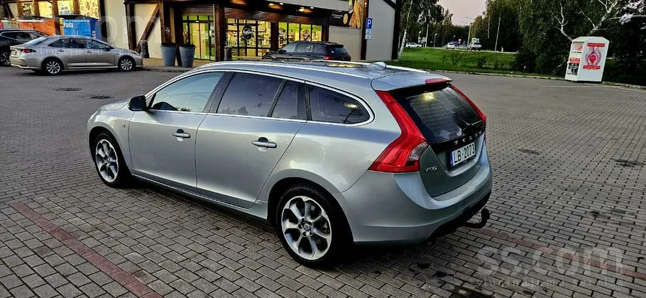 Volvo V60 2011 photo 4