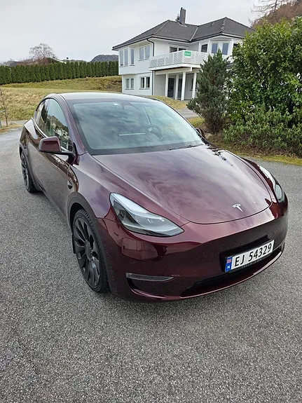 Tesla Model Y 2024 photo 3