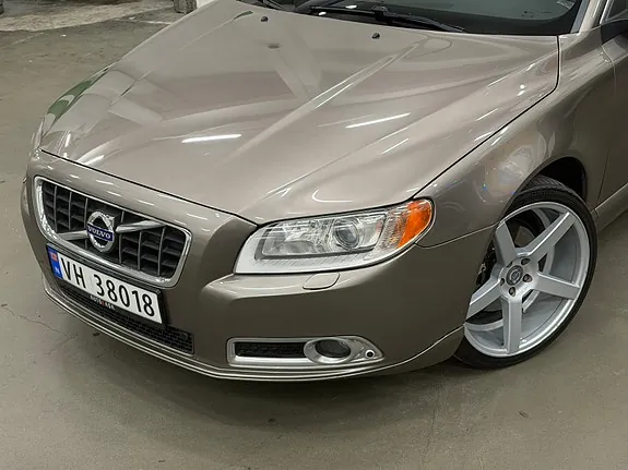 Volvo V70 2011 photo 2