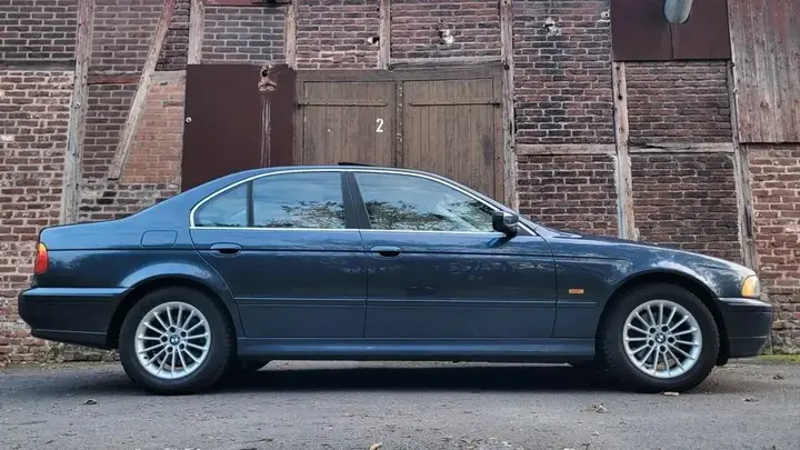 BMW 520I