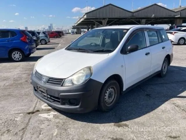 Nissan Ad Van 2016 photo 2